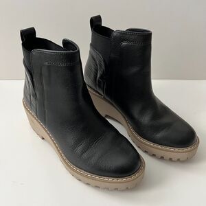DV Dolce Vita Rielle Chelsea Black Leather Ankle Bootie 2" Height Heel Size 6.5